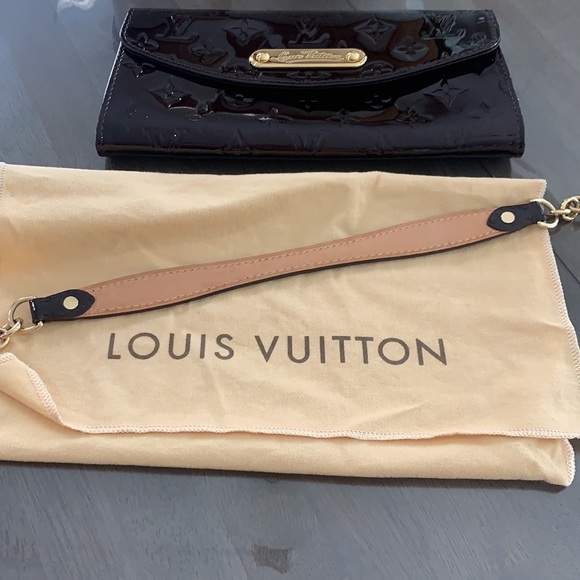 Louis Vuitton wallet on a chain - Picture 9 of 9